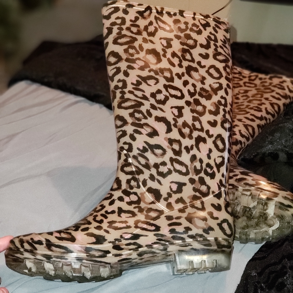 Women's cheetah prin rain boots (worn once.)
